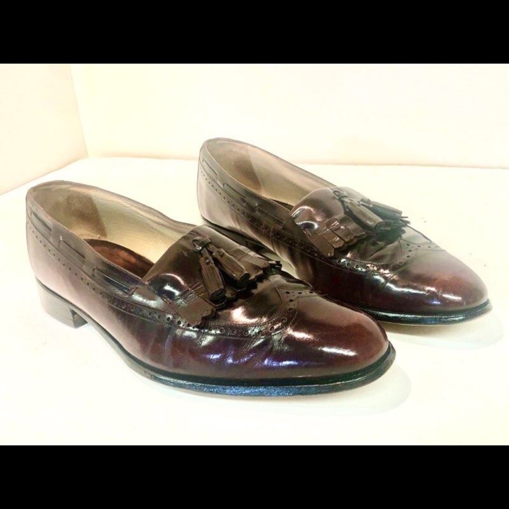 MEN’S DRESS SHOES with TASSELS.